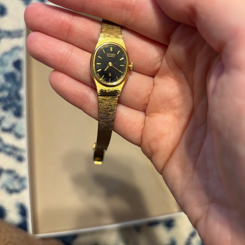 Vintage Ladies Citizens watch, gold with bracelet strap